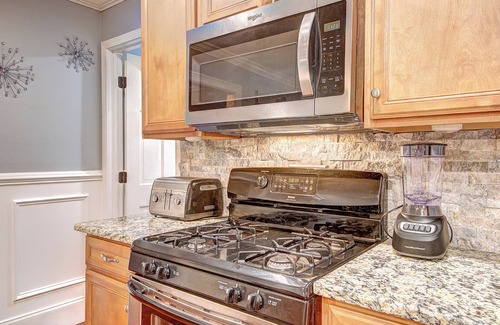 Douglasville Haus | Pool vibes!