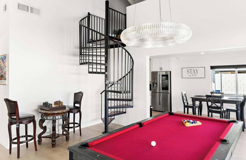 Avant Haus | Pool Water Slide!+Heated Pool~Games~Outdoor Fun!