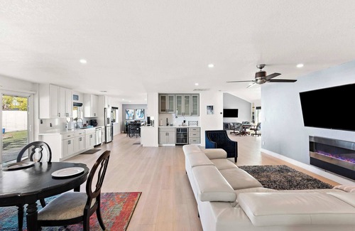 Avant Haus | Pool Water Slide!+Heated Pool~Games~Outdoor Fun!