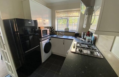 Poole Haus | Poole, Holes Bay Harbour Nature Reserve - 'Right' next to the water :-) Sleeps 3