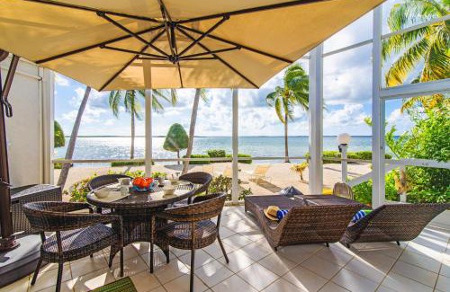 Rum Point Wohnung | Pools of the Kai 3 - Waterfront Condo with Private Pool Atrium, Walk to Restaurants