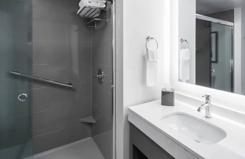 Tempe Hotel | Poolside Comfort in Tempe – Walk to Lake Trails, Dining, Shops & More - 2 Units