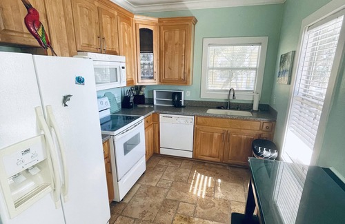 Ono Island Villa | Poolside retreat 1BR/1BA condo