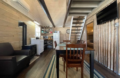 Portage Lake Kabine | Portage Lakeside Cabins, The Bear's Den