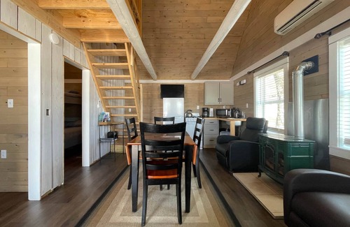 Portage Lake Kabine | Portage Lakeside Cabins, The Moose Shed