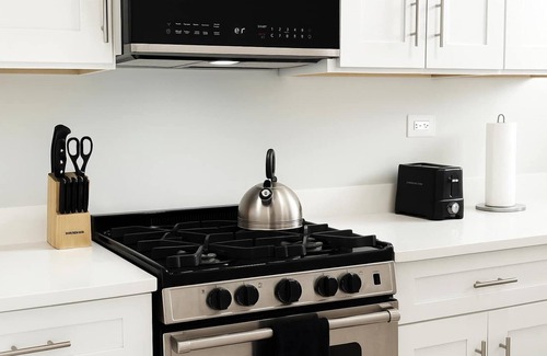 Chicago Wohnung | Portage Park 1BR Retreat