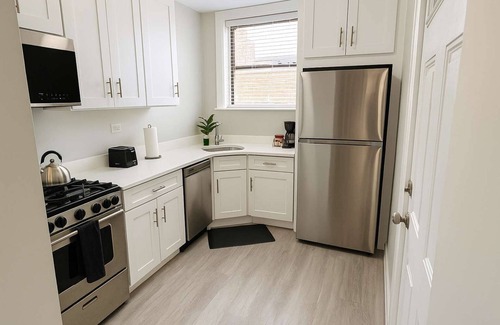 Chicago Wohnung | Portage Park 1BR Retreat