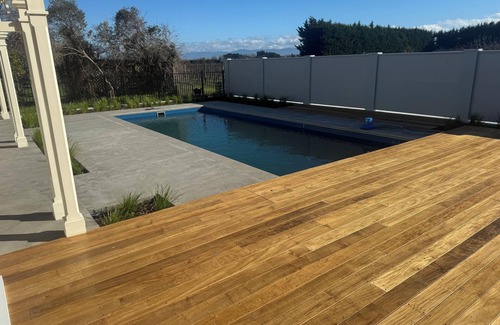 Martinborough Haus | Porters Vineyard . Great location on Kitchener Street, A short walk to town.