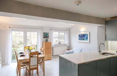 Wyke Regis Hütte | PORTLAND PEBBLE, pet friendly, country holiday cottage in Wyke Regis