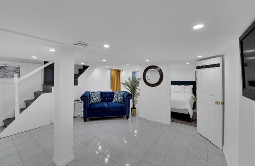 Vauxhall Haus | Posh Comfort Cottage