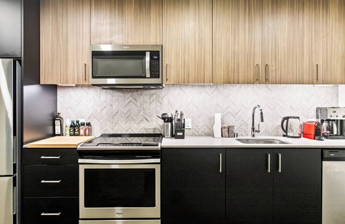 Downtown Wohnung | Posh Lofty Pad in Central Redmond