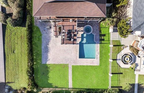 Golden Mile Haus | ﻿Posh Ocean Front: Huge Private Pool, Yard, Spa, Patio & Deck, BBQ, Game Room with 4 En-Suite Bathrooms