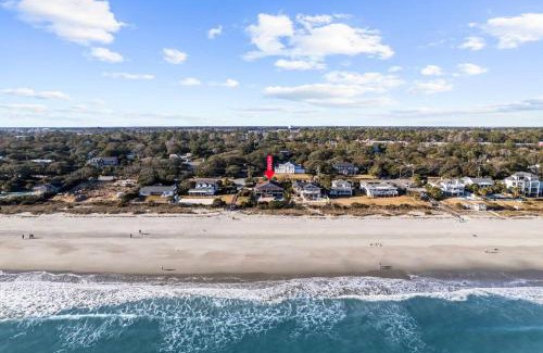 Golden Mile Haus | ﻿Posh Ocean Front: Huge Private Pool, Yard, Spa, Patio & Deck, BBQ, Game Room with 4 En-Suite Bathrooms