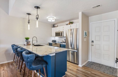 Village of Four Seasons Eigentumswohnung | Posh Penthouse-Top Floor, Waterfront, Pools, & Pickleball!