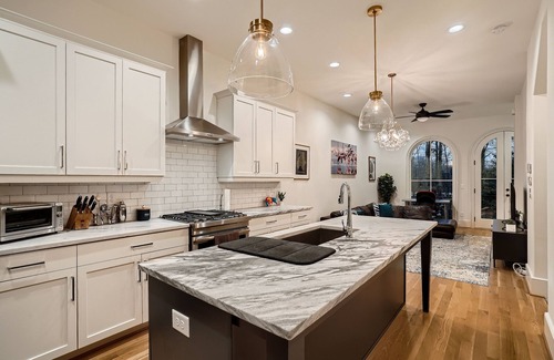 Lake Claire Haus | Posh Townhome in Beautiful Lake Claire