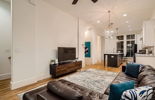 Lake Claire Haus | Posh Townhome in Beautiful Lake Claire