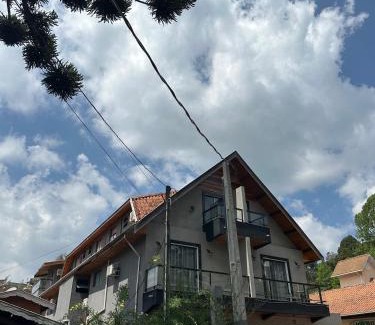 Vila Britania Haus | Pousada Impera - Campos do Jordão