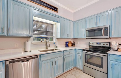 St. Simons Island Haus | Practically perfect!! Quiet mid-island beach retreat, centrally located to all!