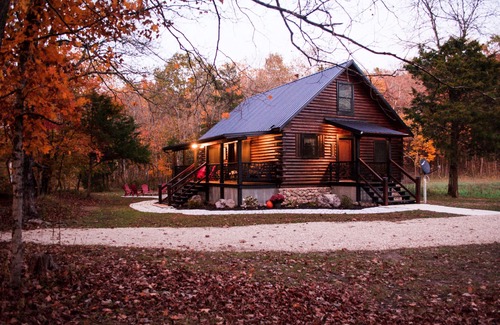 Eminence Kabine | Prairie Hollow Hideaway, gemütliches Blockhaus mit 3 Schlafzimmern, 1,6 km von Two Rivers entfernt