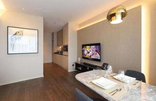 Somerset Wohnung | Premier 1 Bedroom at Orchard, 50 m Stroll to MRT