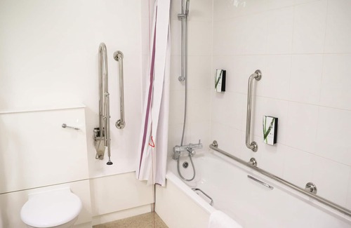 Cheltenham Hotel | Premier Inn Cheltenham Central - West/A40