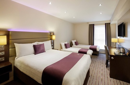Kingswinford Hotel | Premier Inn Dudley Kingswinfor