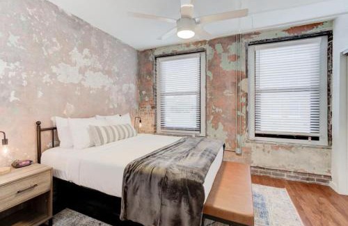 South Main Historic District Wohnung | Premiere Location - Historic w Modern Amenities!