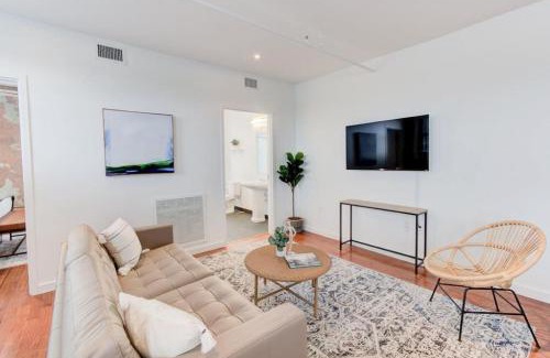 South Main Historic District Wohnung | Premiere Location - Historic w Modern Amenities!