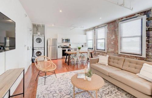 South Main Historic District Wohnung | Premiere Location - Historic w Modern Amenities!