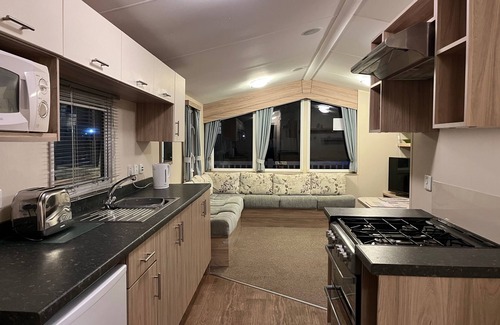 Mablethorpe Skihütte | Premium location - Sleeps 6 - Caravan on The Lakes