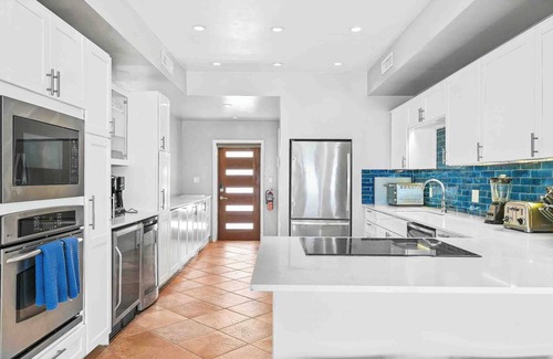 Bodden Town Haus | Present Moment: Family Beach House w/Pool, Spa, Free Kayak + Kid’s Suite w/Xbox One