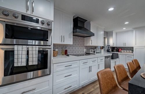 Mission Monterey Haus | Pretentious SC 7BR/4Bath w/$250k backyard/Arcade/Pool