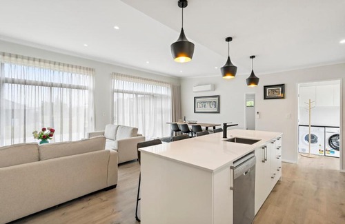 Martinborough Haus | Pride of Pinot - Martinborough Holiday Home