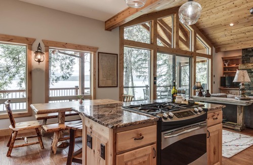 Coolin Haus | Priester Lake Sherwood Beach Cabin