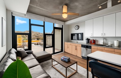 Five Points South Wohnung | Prime 2BR Stay | Five Points & Nightlife 7th