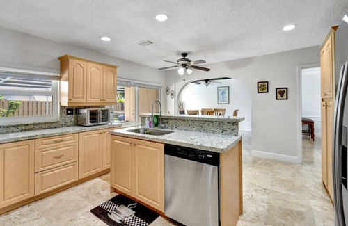 Boca Raton Haus | Prime Boca Raton: Beach, Pool, & Fun! 3BR/2BA