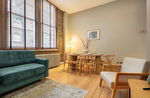 Soho Wohnung | Prime Covent Garden gem with Air-Con