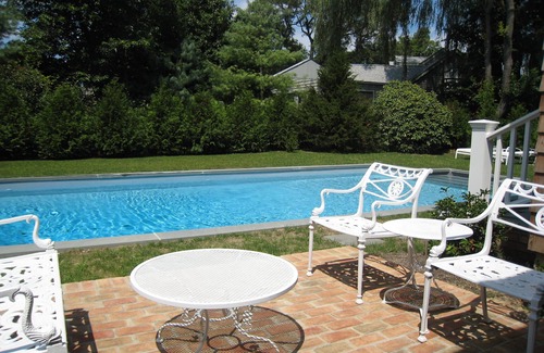 Village of East Hampton Haus | Erstklassige Lage in East Hampton Village. Beheizter Pool. Gehen Sie zu allen!