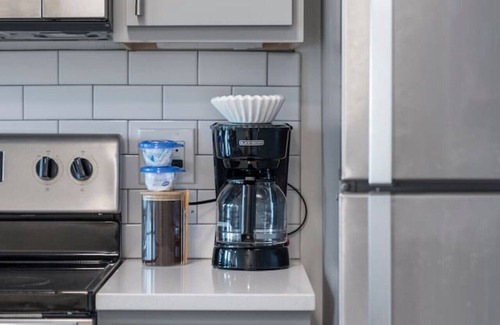 Hough Wohnung | Prime Location 2BR Apt Near Clinic & CWRU