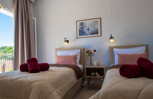 Katsarou Wohnung | Prime location close to Achladies beach and restaurants