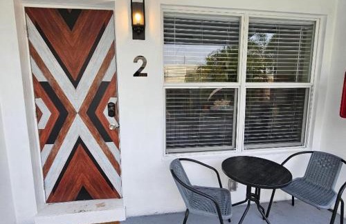 Central Oakland Park Wohnung | Prime Location Gateway with Pool & Patios, Near Beaches, Groceries and Restaurants