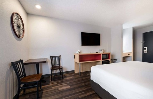 Ontario Hotel | Prime Location! Indoor Pool, Free Breakfast & Parking, Pets Allowed