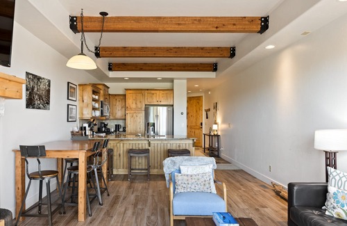 Kimball Junction Haus | Prime Park City Location, 10 min to Canyons Village, Full Kitchen, Private Hot Tub