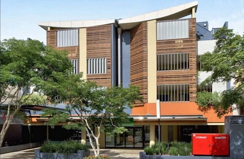 Toowong Wohnung | Prime Toowong 3BR Apt– Walk to Shops & Transport!