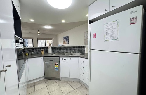 Toowong Wohnung | Prime Toowong 3BR Apt– Walk to Shops & Transport!