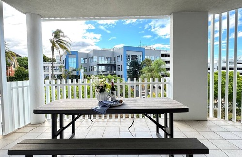 Toowong Wohnung | Prime Toowong 3BR Apt– Walk to Shops & Transport!