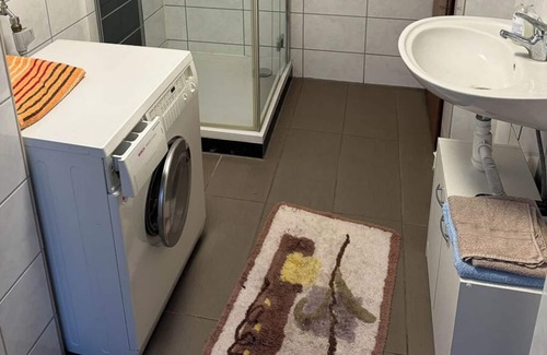 Hainchen Wohnung | -Fürstenzimmer- / Ferienwohnung eingerichtet mit alt-englischen Möbeln