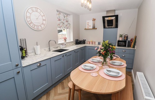 Alford Hütte | PRINTERS COTTAGE, pet friendly, character holiday cottage in Alford
