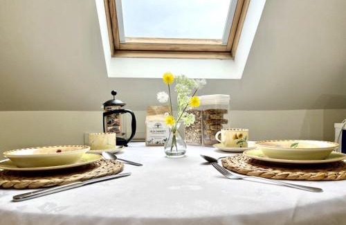 Stalbridge Bed & Breakfast | Priors Oak - A Cosy Studio with Countryside Views in Dorset