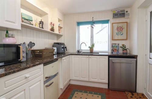 Street Hütte | PRIORY BARN APARTMENT, pet friendly, with a garden in Street